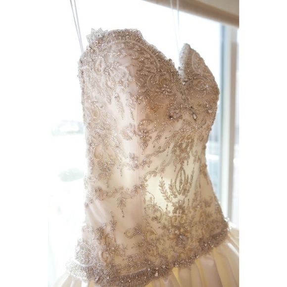 Stunning Ines Di Santo Custom Wedding Gown 🤍 - Picture 6 of 7